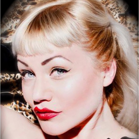 Meet your Posher, Jennifer - Picture 1 of 1